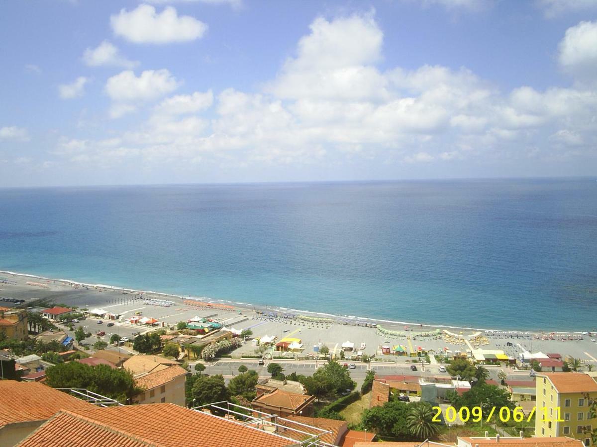 Casa Al Mare A Scalea Apartment Exterior photo